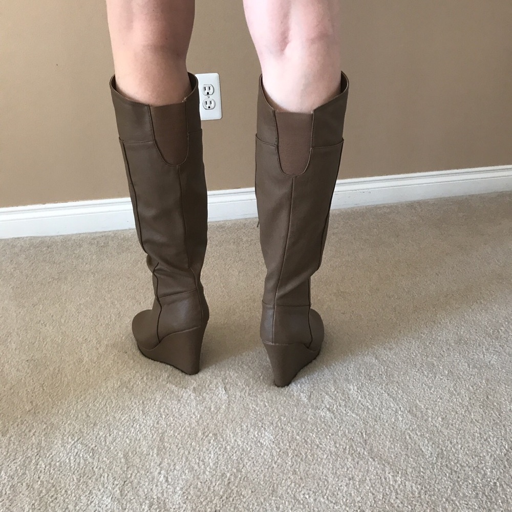 Taupe boots - Picture 3 of 3